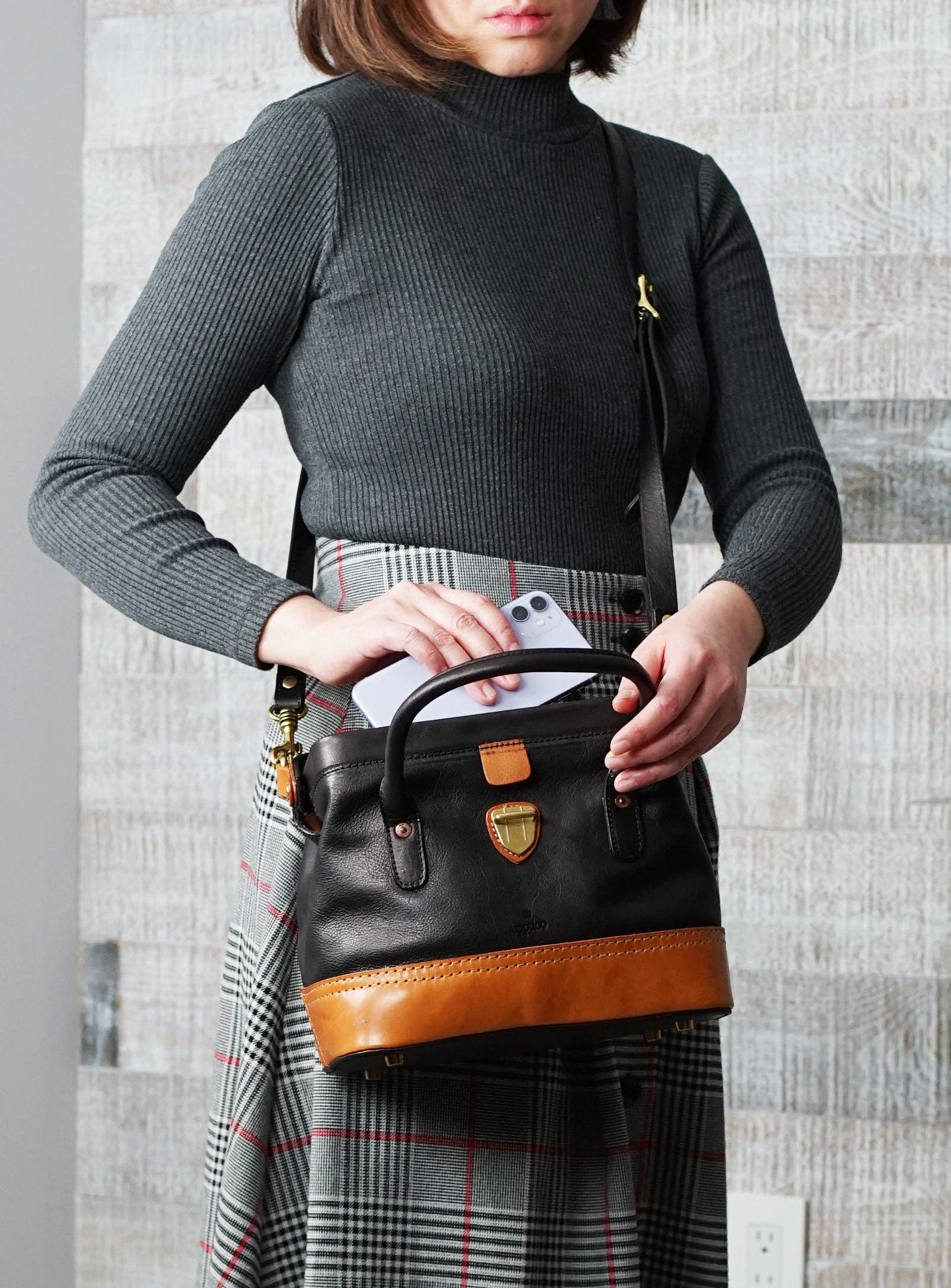 Wonder XL Vintage Top-handle Satchel - Black